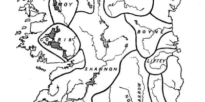 Blank kart over irland med elver og fjell